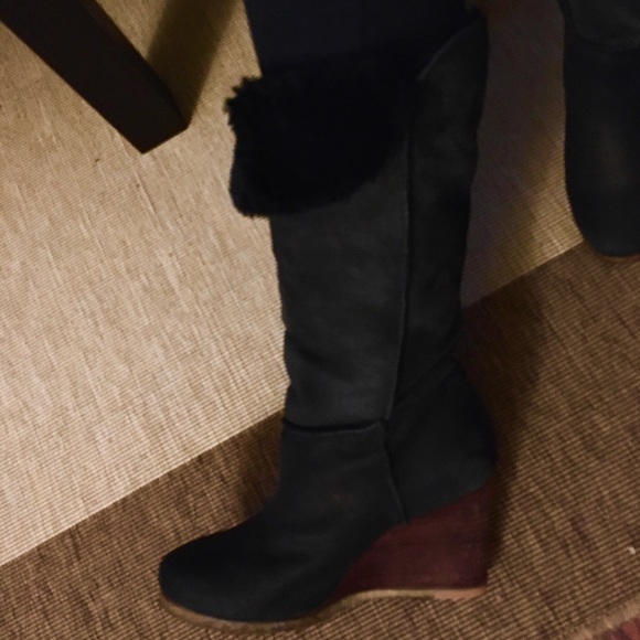 ❤️💯 original Ugg black suede wedge boots - Picture 9 of 13
